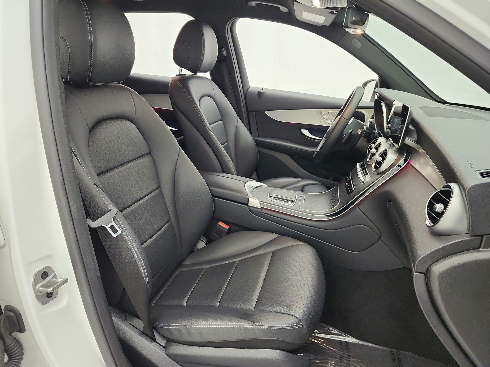Used 2022 Polar White Mercedes-Benz GLC 300 SUV image 25