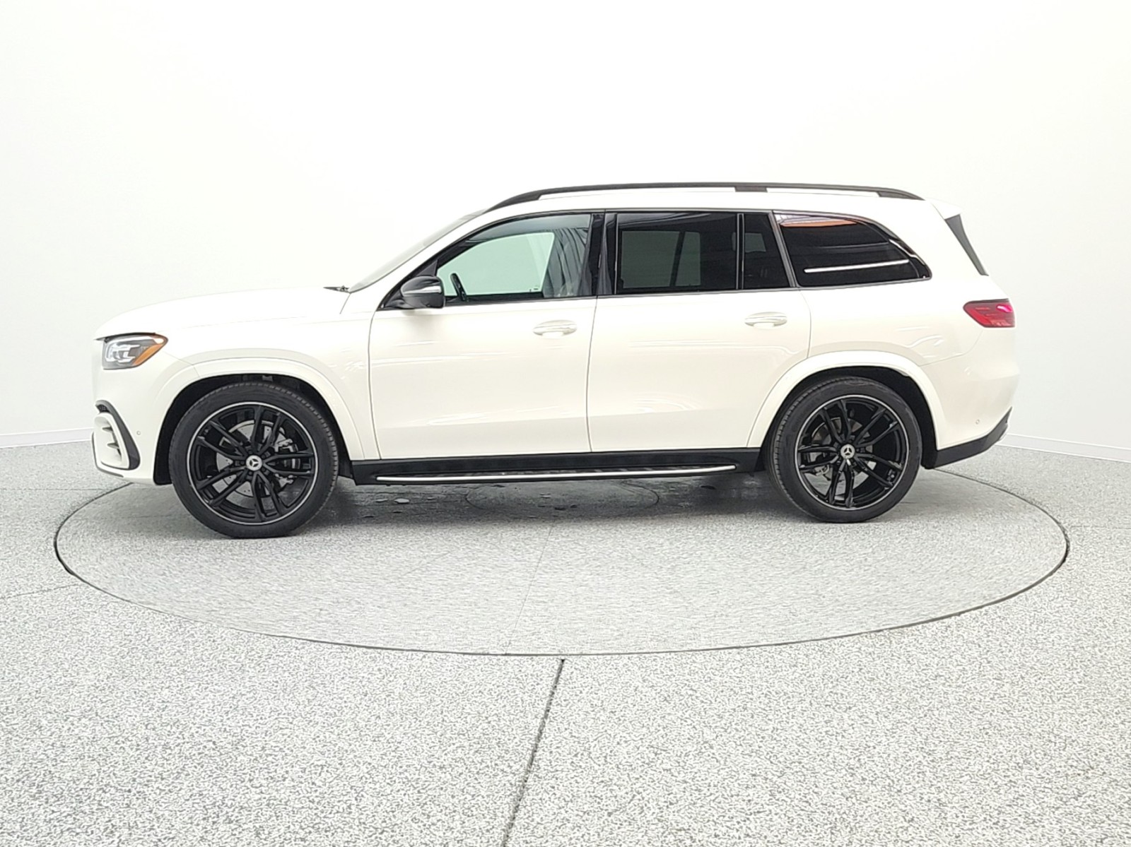 Used 2024 MANUFAKTUR Diamond White Metallic Mercedes-Benz GLS 450 4MATIC® SUV image 8