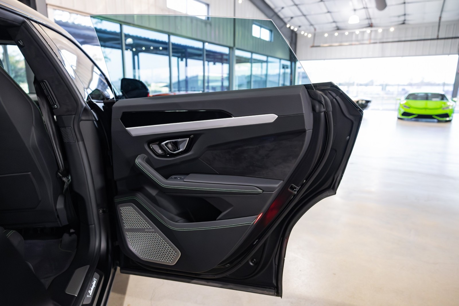 Used Car 2023 Lamborghini Urus  S For Sale Under $250,000 In Boerne, Texas