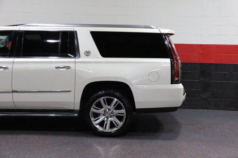 2015 Cadillac Escalade ESV Luxury 4WD 4dr SUV in , 