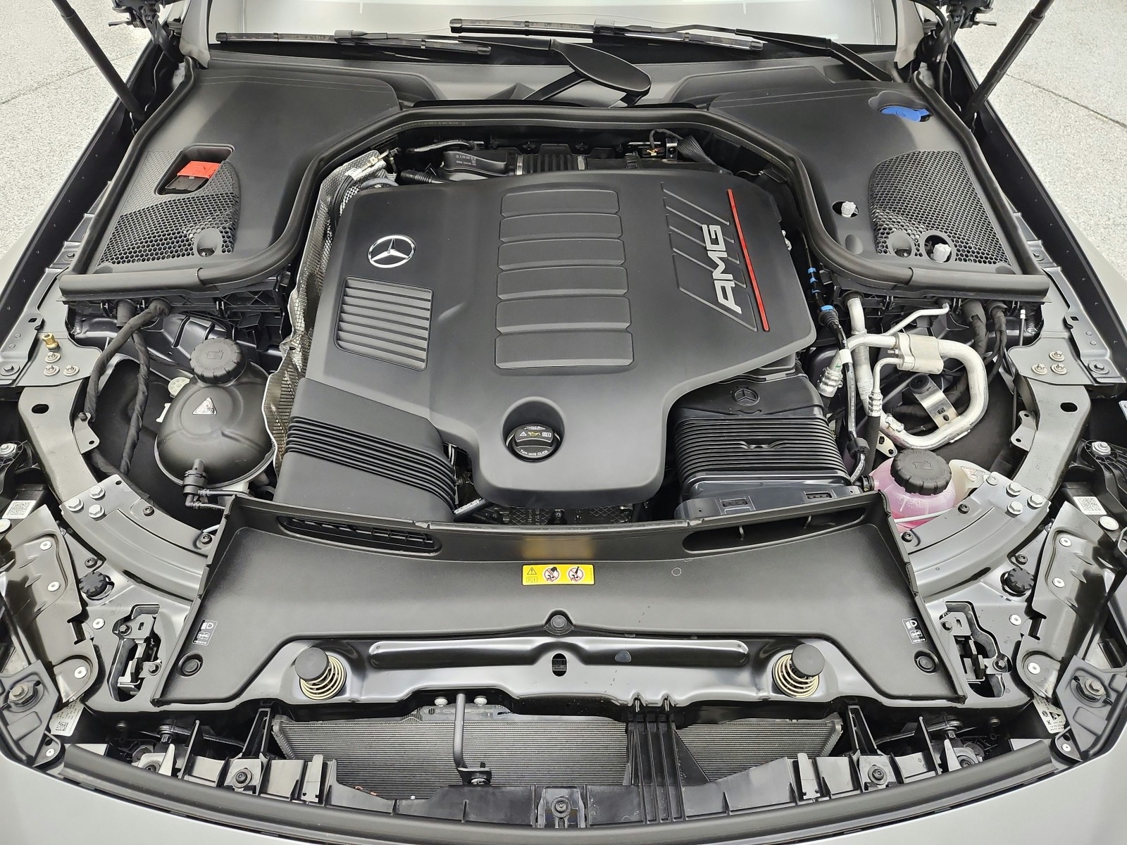 New 2026 MANUFAKTUR Exclusive Selenite Grey Magno Mercedes-Benz AMG® GT 43 4-Door Coupe image 12