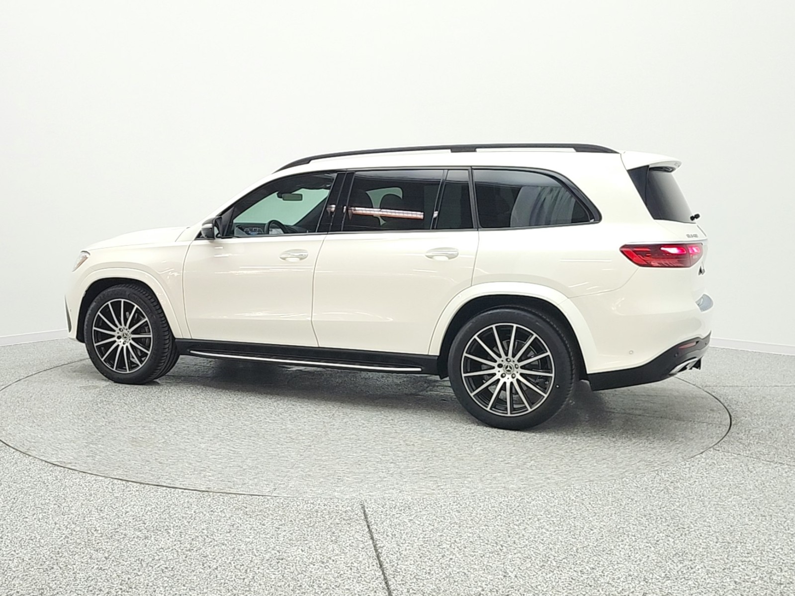 Used 2024 MANUFAKTUR Diamond White Metallic Mercedes-Benz GLS 450 4MATIC® SUV image 8