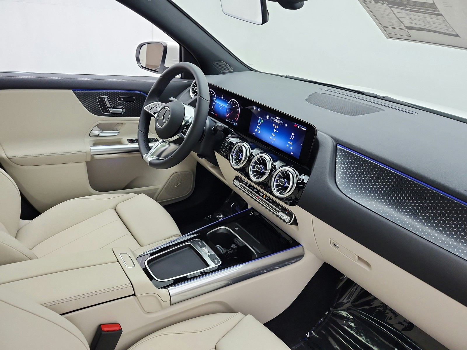 New 2026 Polar White Mercedes-Benz GLA 250 SUV image 13