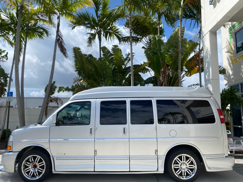 2013 GMC SAVANA HI TOP CONVERSION HANDICAP LIFT LOW MILES 24,857 in , 