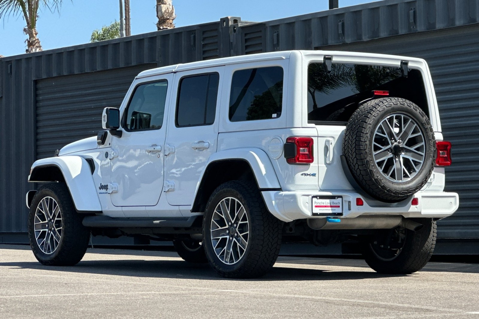 View vehicle photo 3