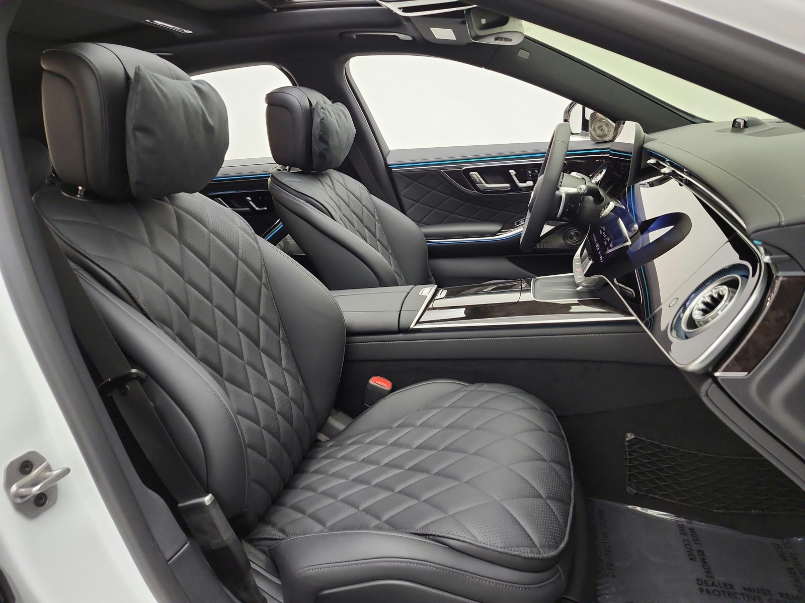 New 2027 MANUFAKTUR Moonlight White Metallic Mercedes-Benz S 580 4MATIC® Sedan image 15