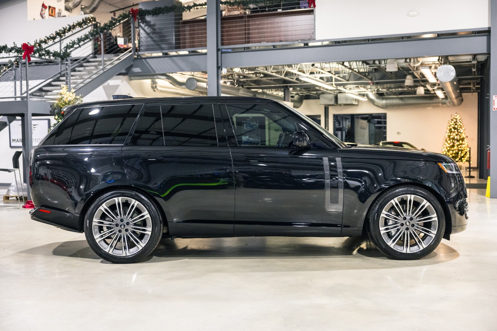 Used Car 2025 Land Rover Range Rover  Se For Sale Under $140,000 In Boerne, Texas