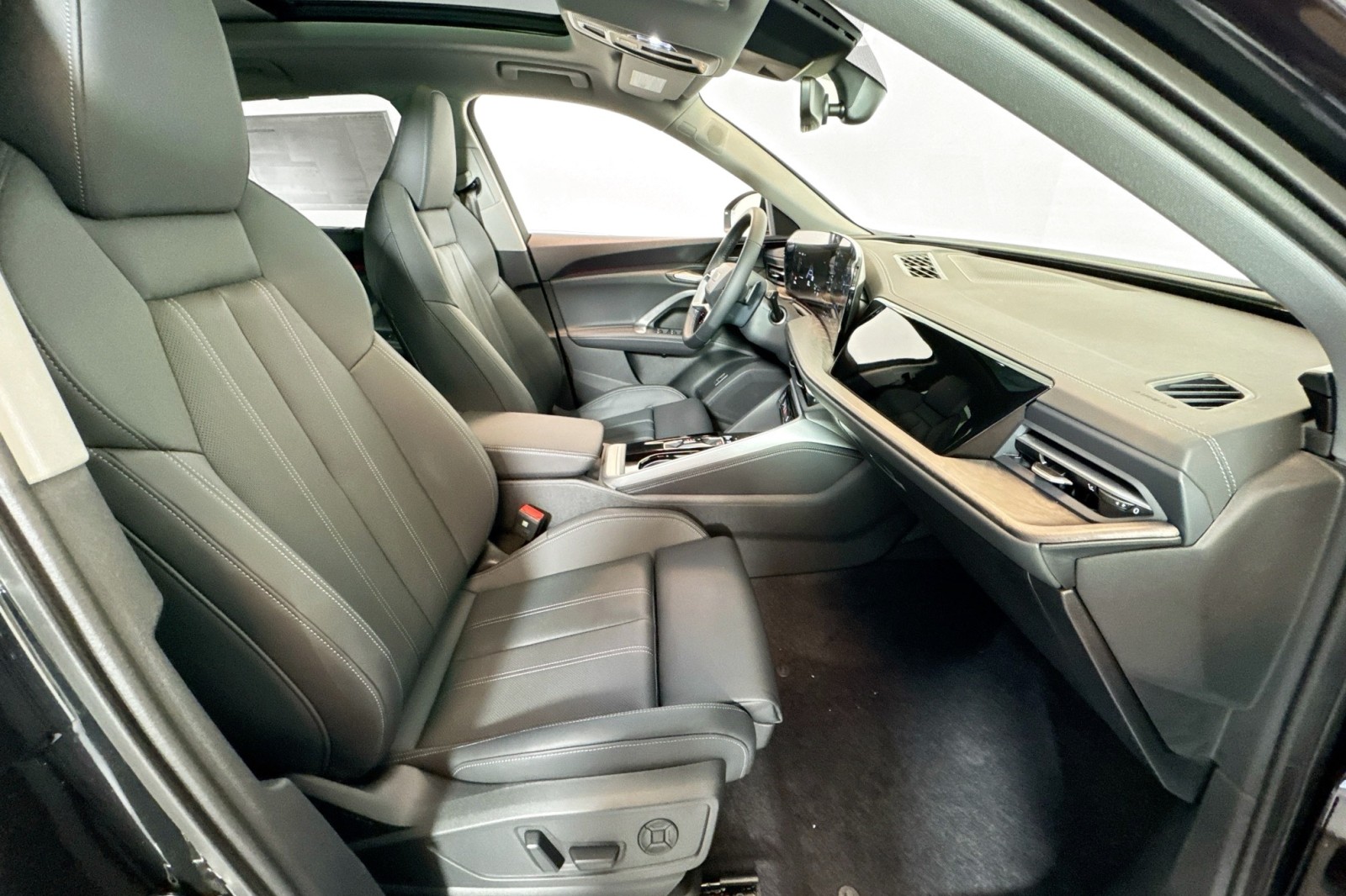 New 2025 Mythos Black Metallic Audi Premium Plus 2.0 TFSI quattro image 25