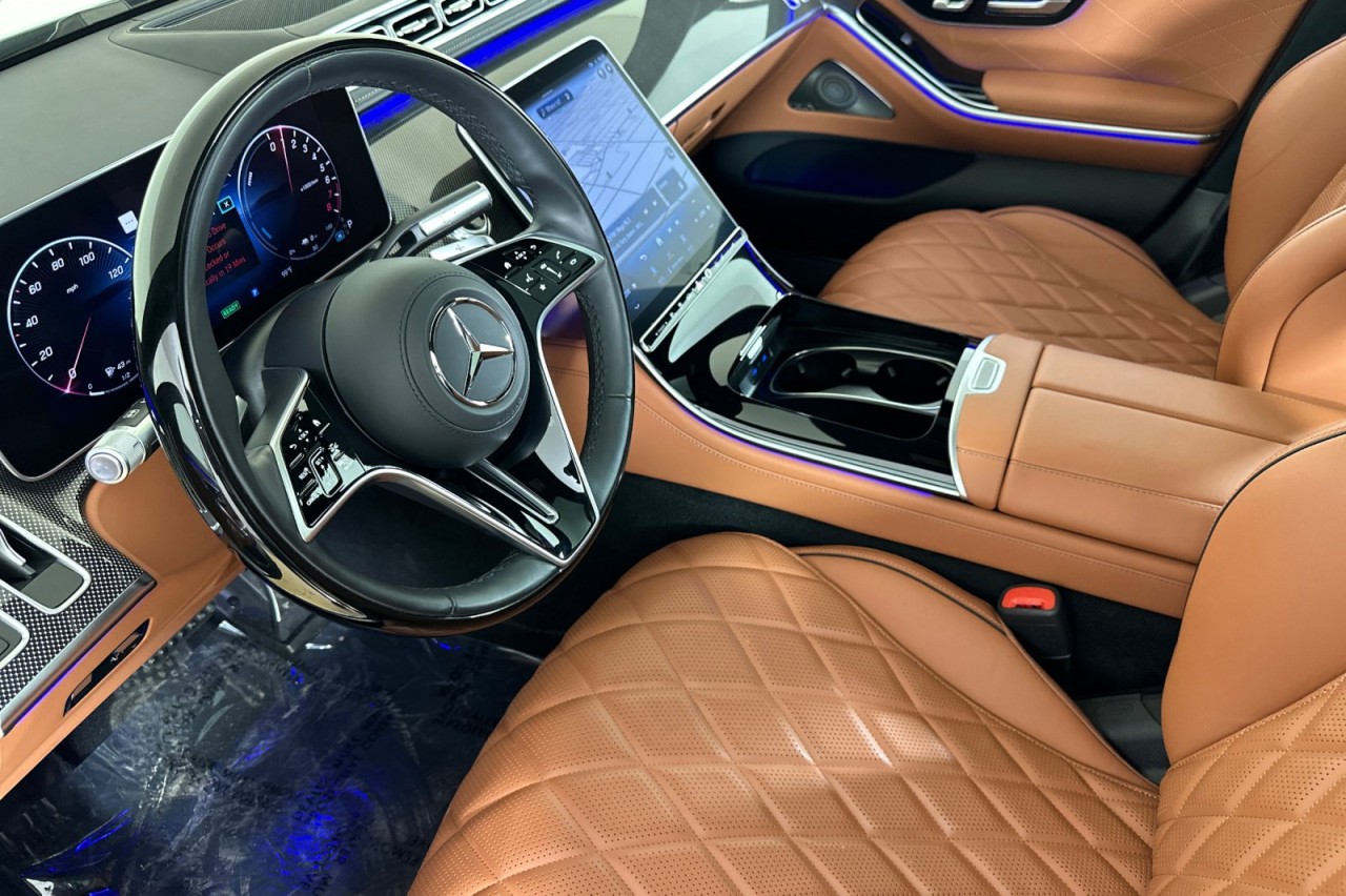 Used 2024 MANUFAKTUR Moonlight White Metallic Mercedes-Benz S 580e image 9