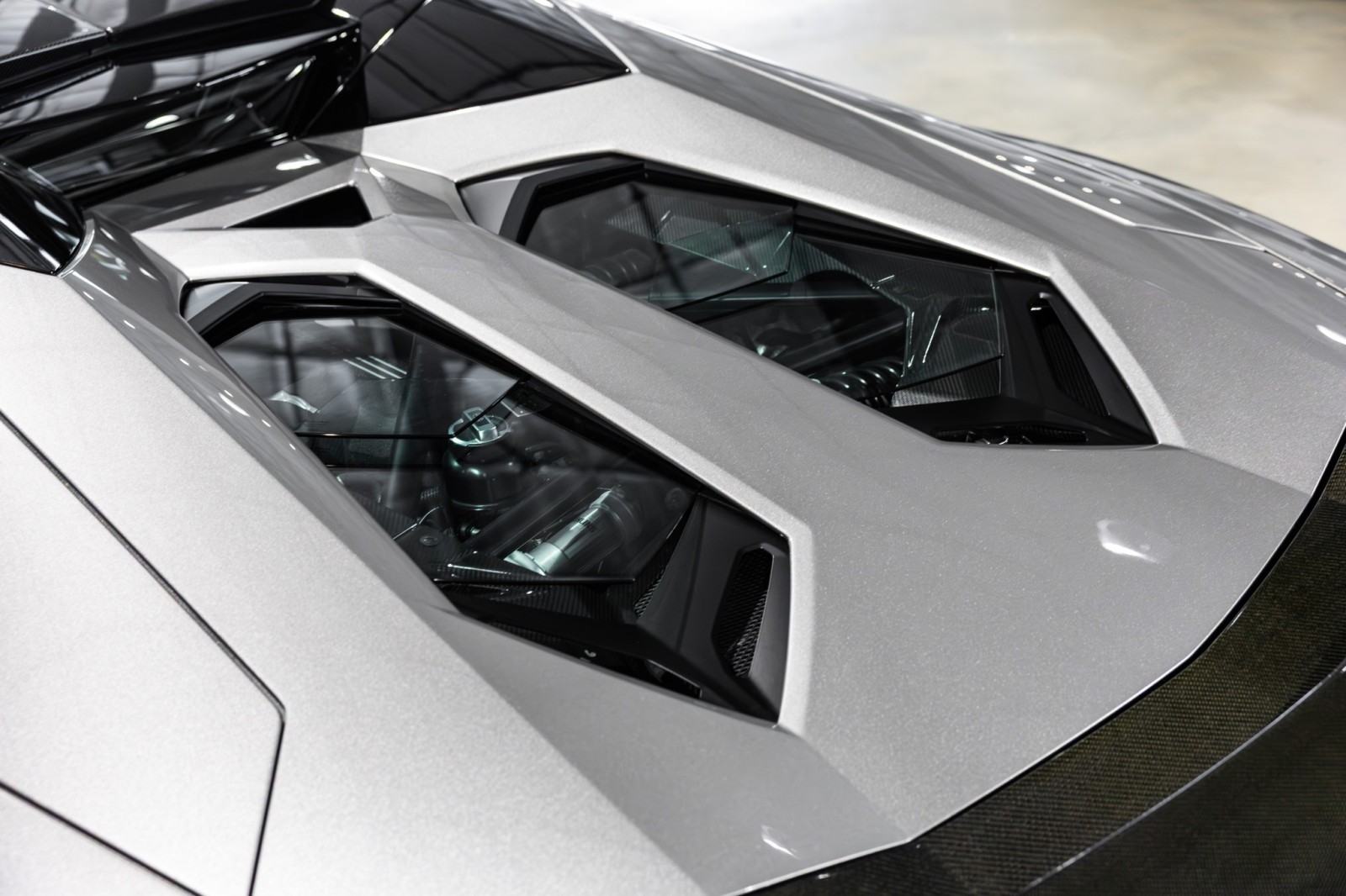 Used Car 2014 Lamborghini Aventador  Roadster - Grigio Antares Metallic - Transparent Engine Bonnet - Sensonum Sound System For Sale Under $440,000 In Boerne, Texas