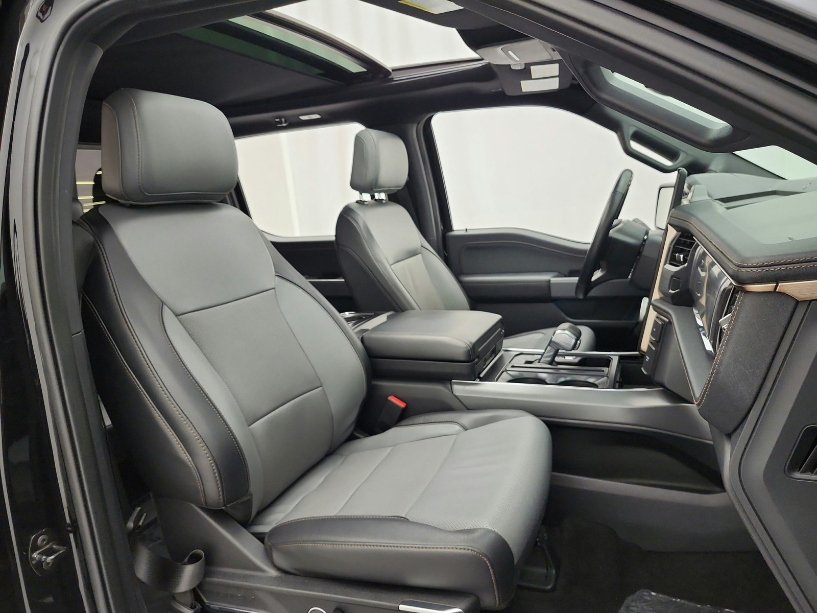 Used 2022 Agate Black Metallic Ford LARIAT image 19