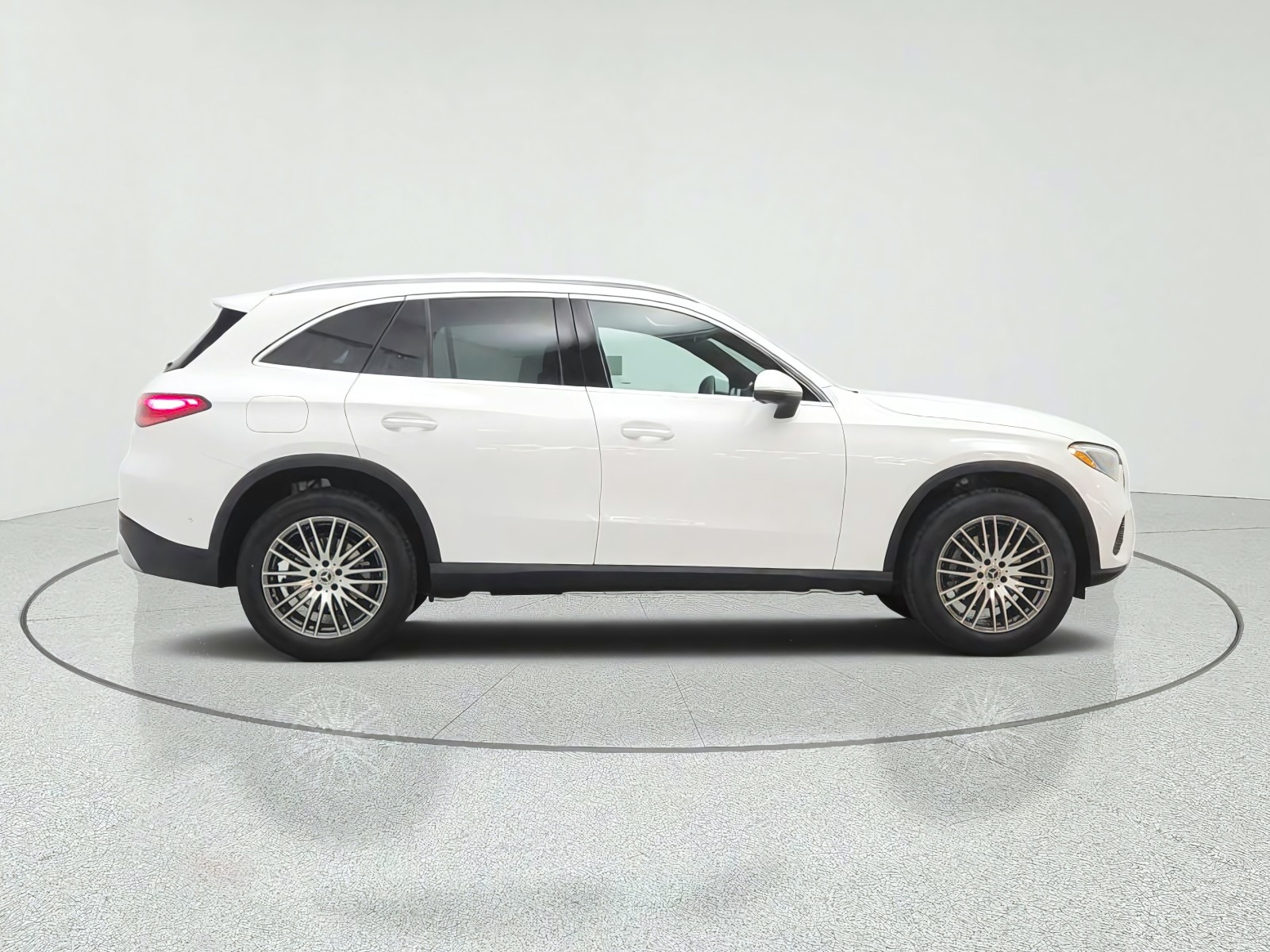 New 2027 Polar White Mercedes-Benz GLC 300 SUV image 4