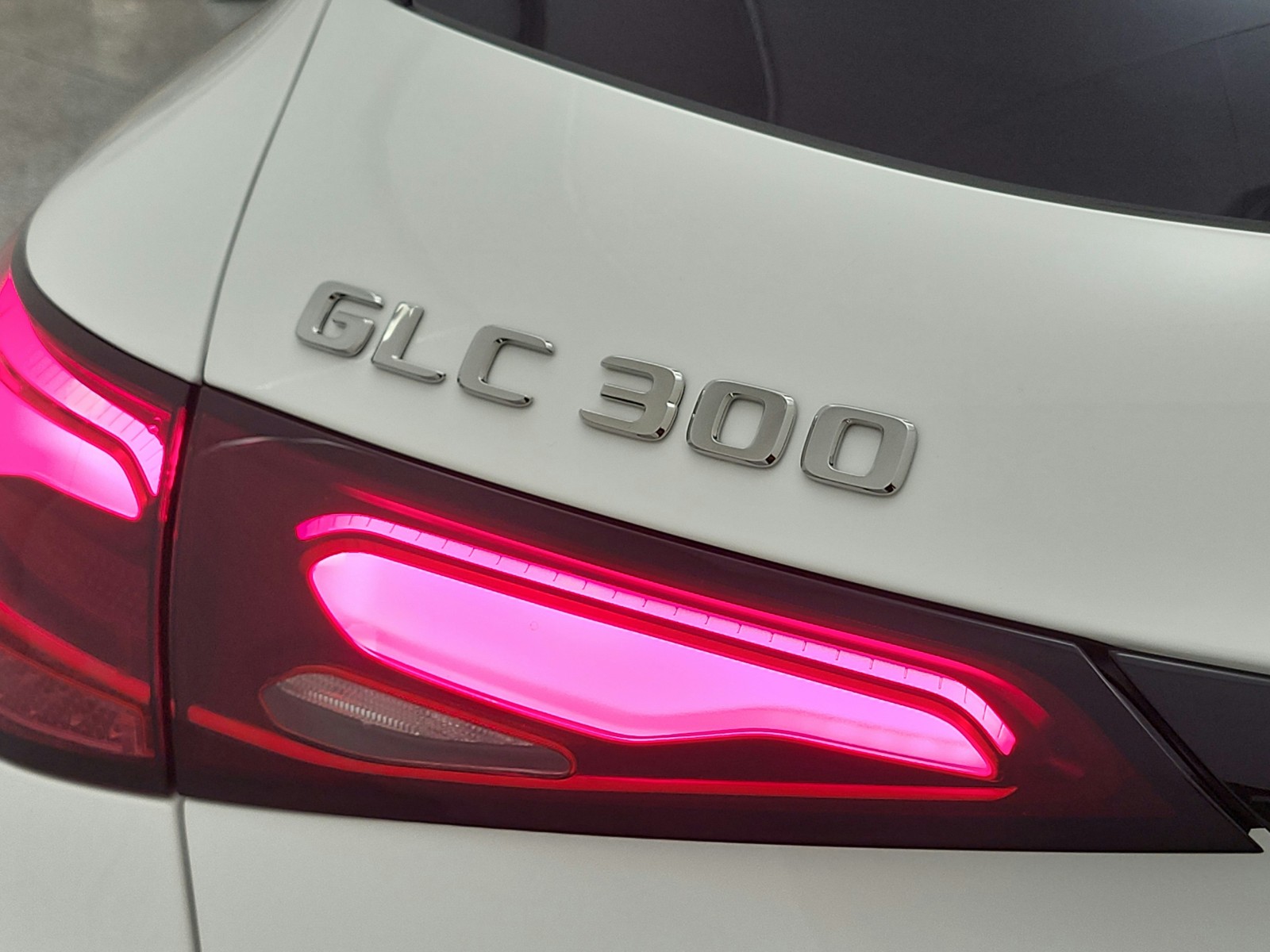 New 2026 Polar White Mercedes-Benz GLC 300 image 18