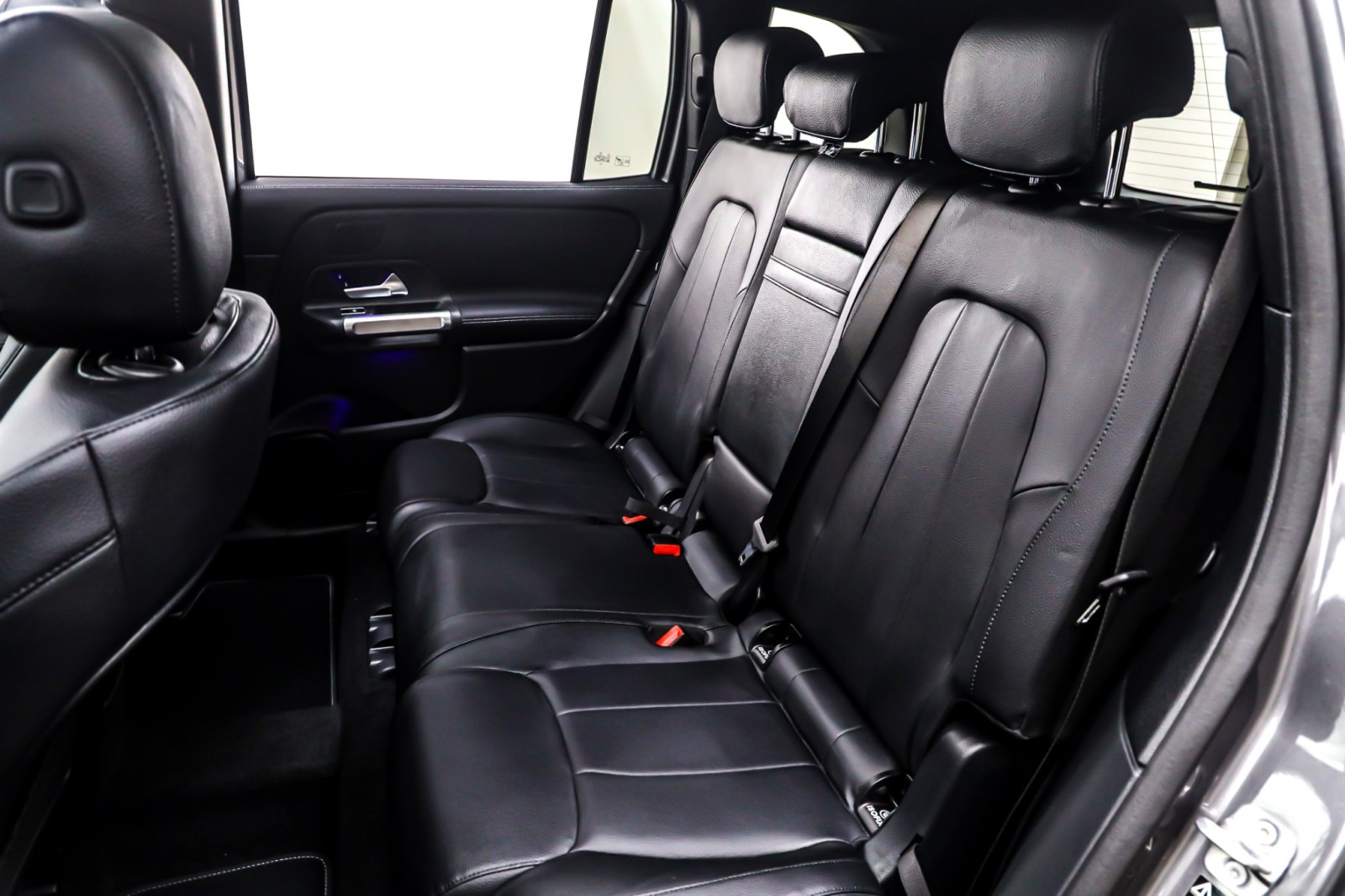 New 2026 Mountain Grey Metallic Mercedes-Benz GLB 250 SUV image 8