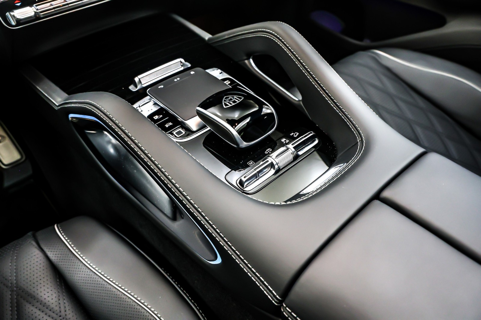 New 2026 MANUFAKTUR Moonlight White Metallic Mercedes-Benz Maybach GLS 600 image 6