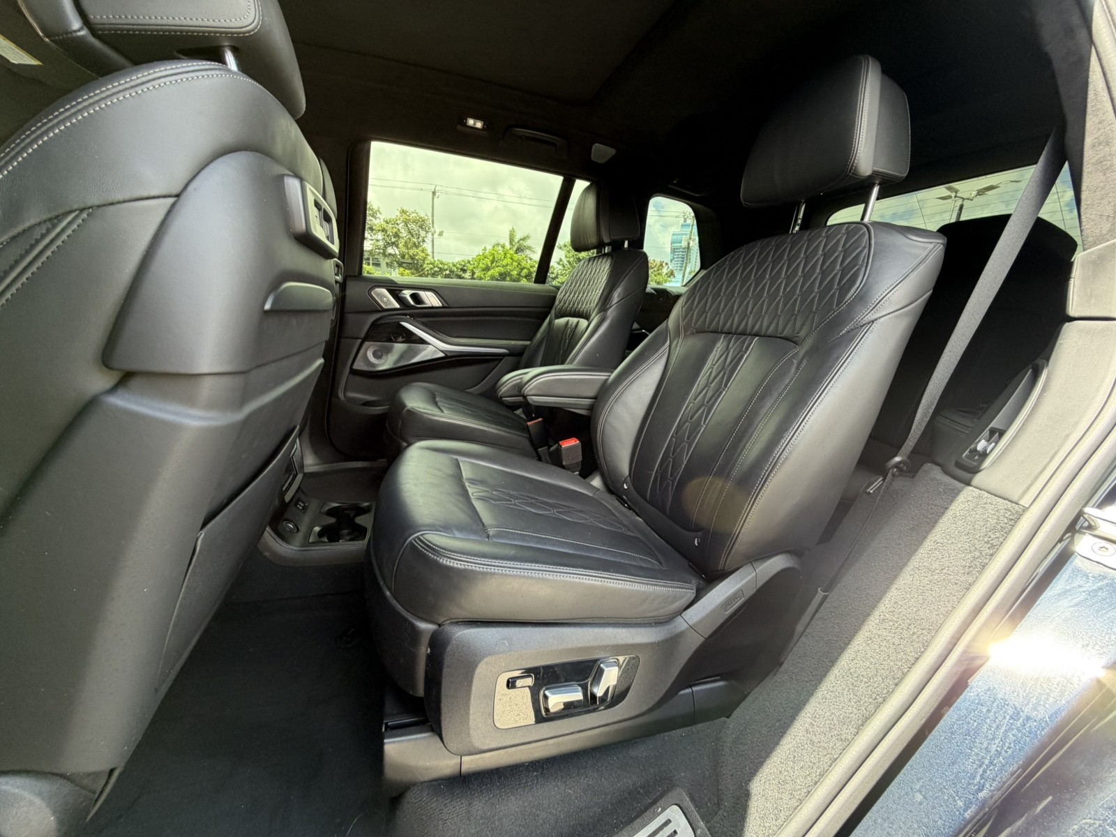 2020 BMW X7 - $33,988