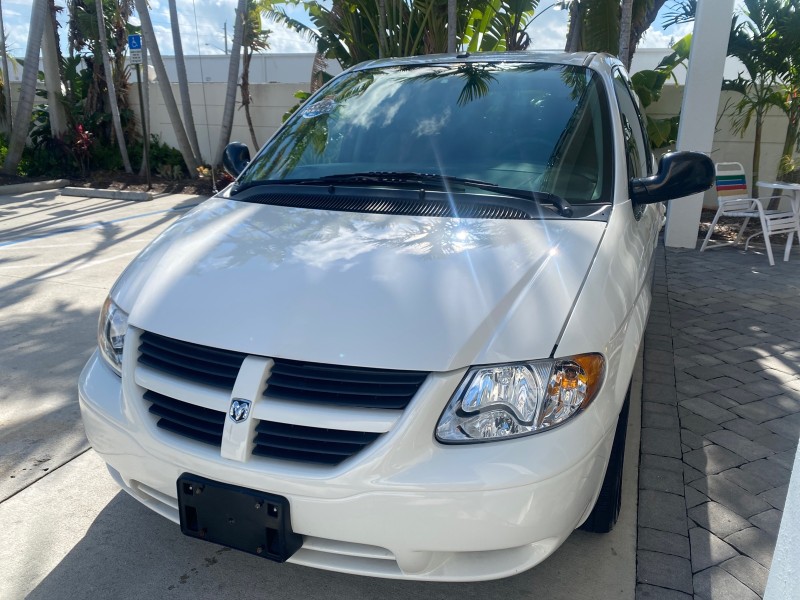 2006 Dodge Caravan SXT LOW MILES 28,367 1 OWNER HANDICAP LIFT in , 