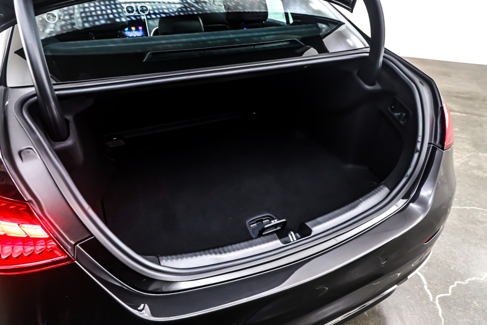 Used 2023 Graphite Grey Metallic Mercedes-Benz C 300 Sedan image 23