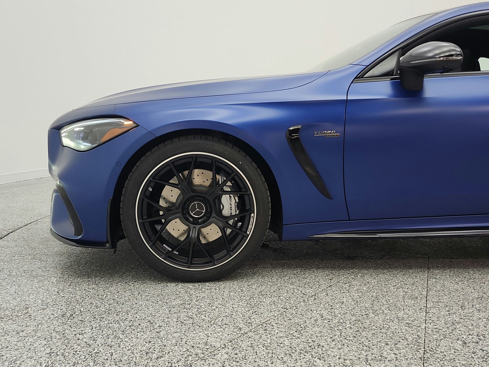 New 2026 MANUFAKTUR Starling Blue Magno Mercedes-Benz AMG® CLE 53 image 16