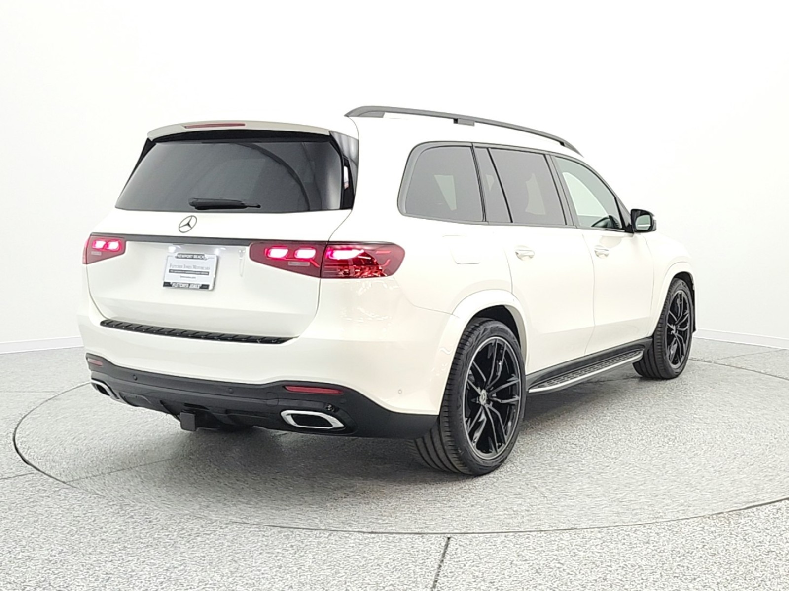 Used 2024 MANUFAKTUR Diamond White Metallic Mercedes-Benz GLS 450 4MATIC® SUV image 5