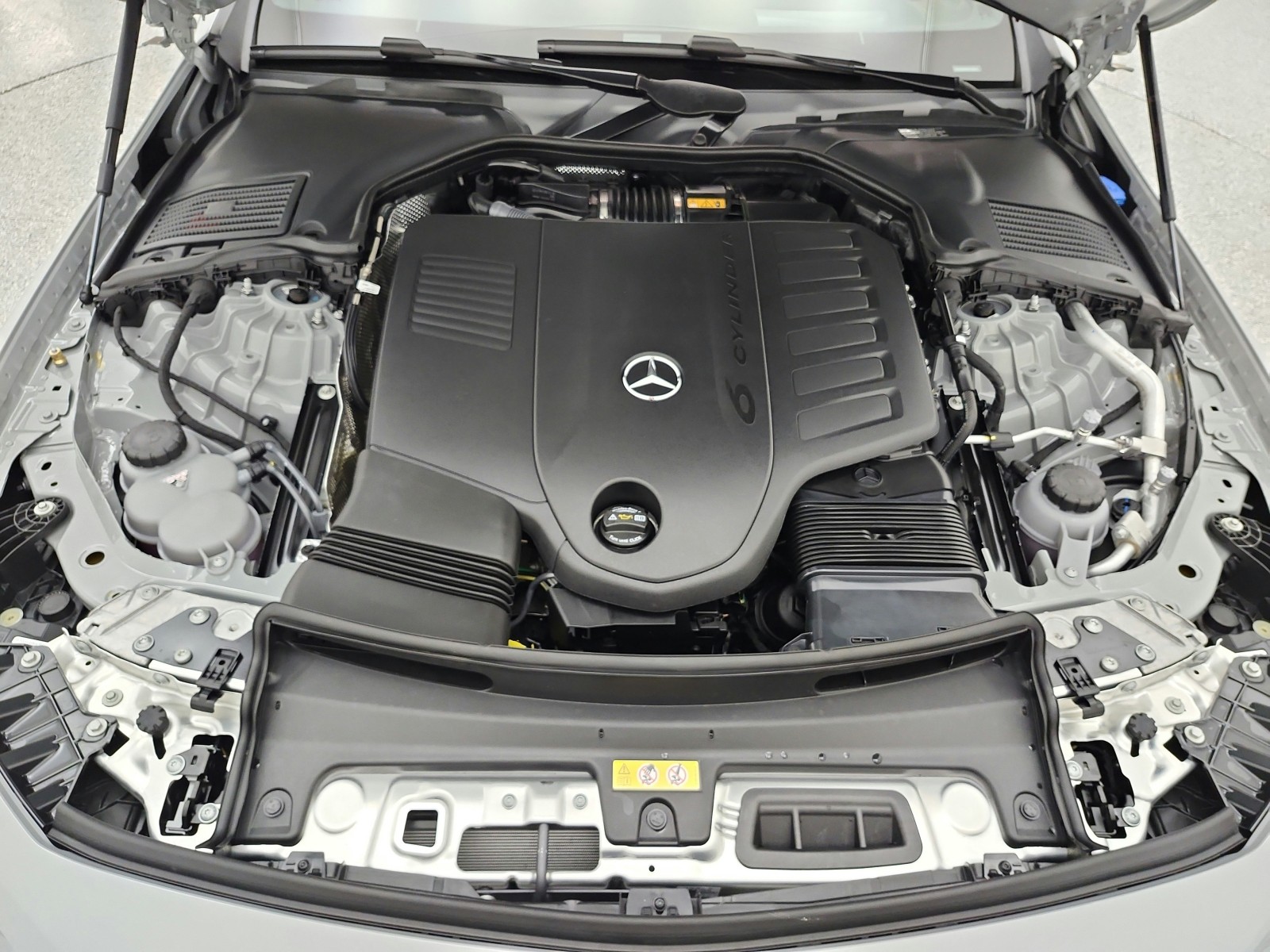 New 2027 MANUFAKTUR Alpine Grey Metallic Mercedes-Benz CLE 450 4MATIC® Coupe image 11