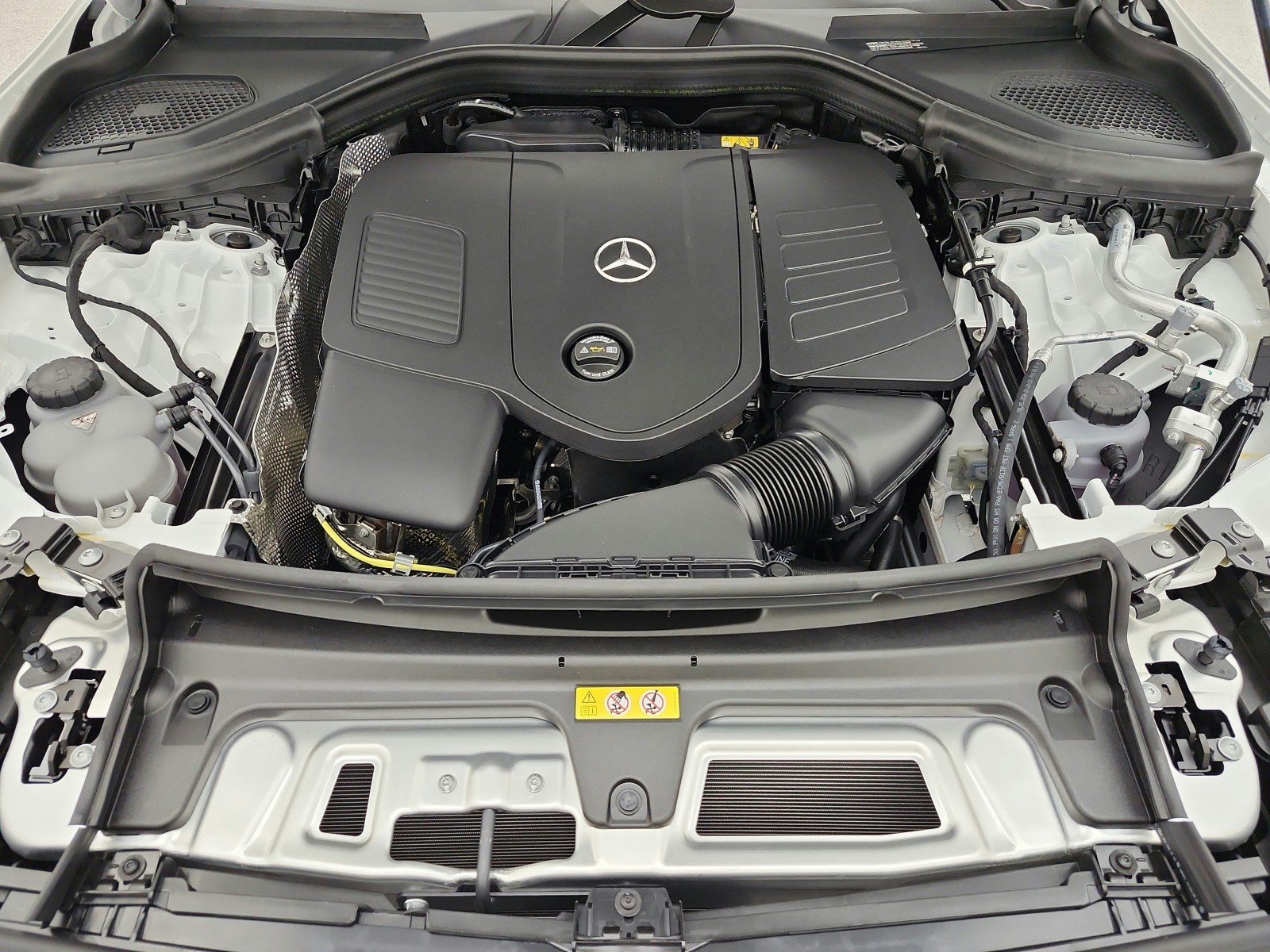 New 2027 Polar White Mercedes-Benz GLC 300 SUV image 12