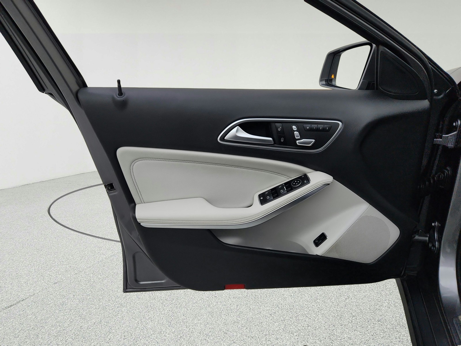 Used 2018 Mountain Grey Metallic Mercedes-Benz GLA 250 image 26