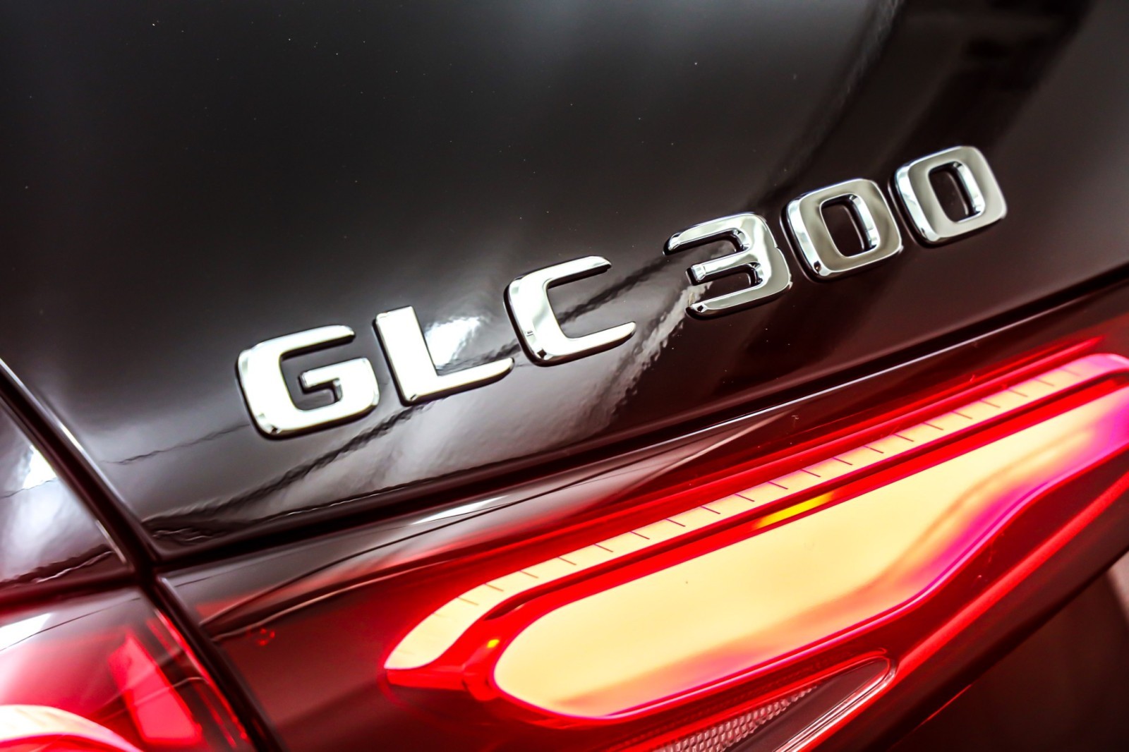 New 2026 Black Mercedes-Benz GLC 300 SUV image 9