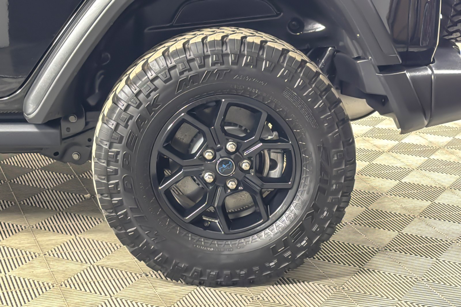 Used 2025 BLACK CLEAR COAT Jeep Sport S 4x4 image 25