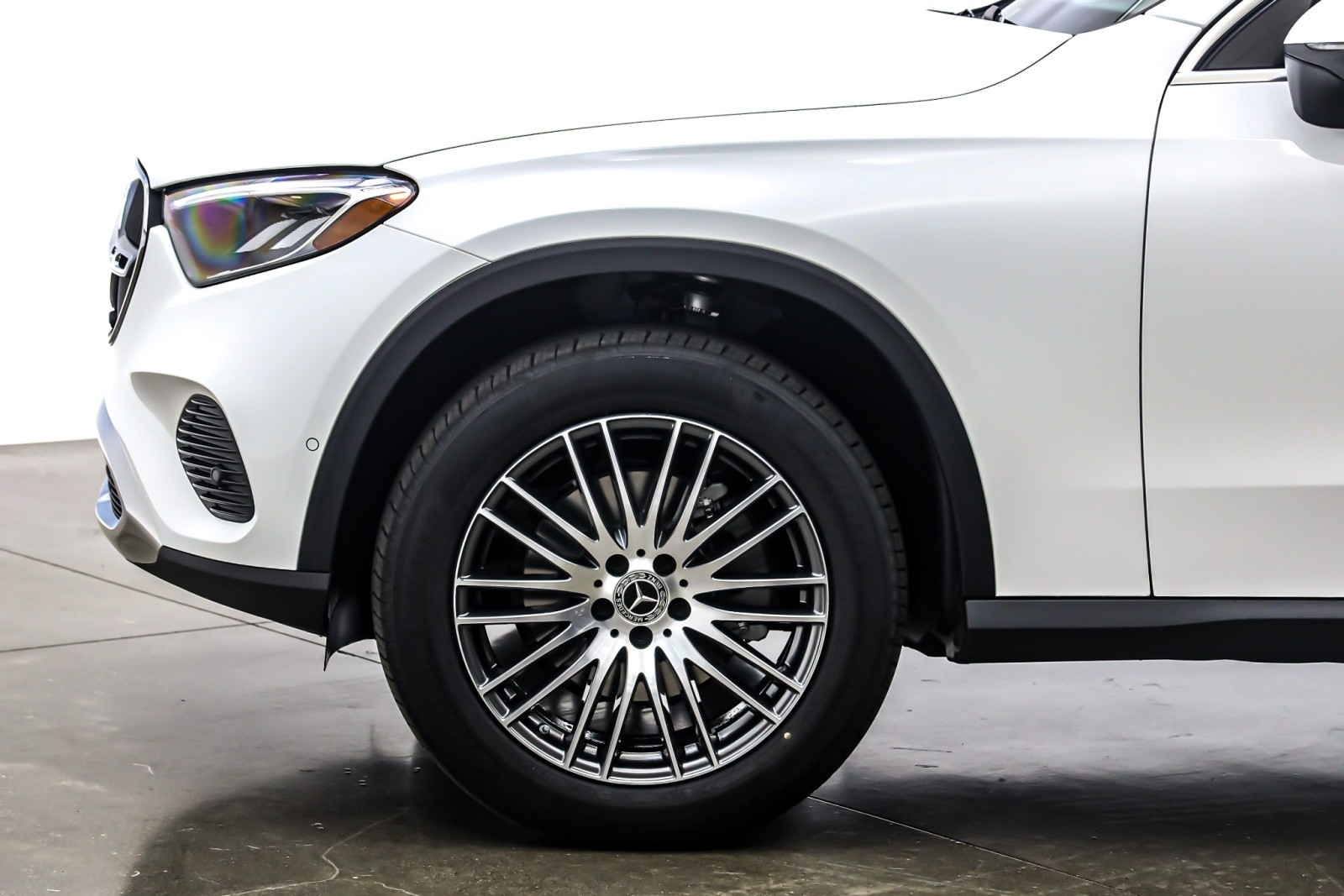 New 2026 Polar White Mercedes-Benz GLC 300 image 10