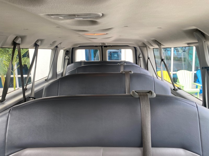2008 Ford Econoline Wagon XLT 15 PASSENGERS E350 CLEAN in , 