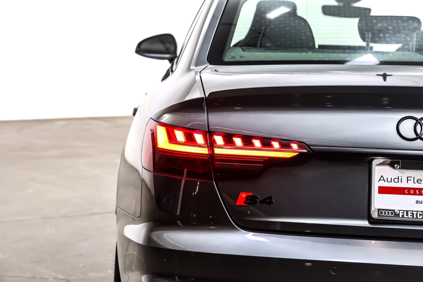 Used 2023 Daytona Gray Pearl Effect Audi Premium Plus 3.0 TFSI quattro image 16