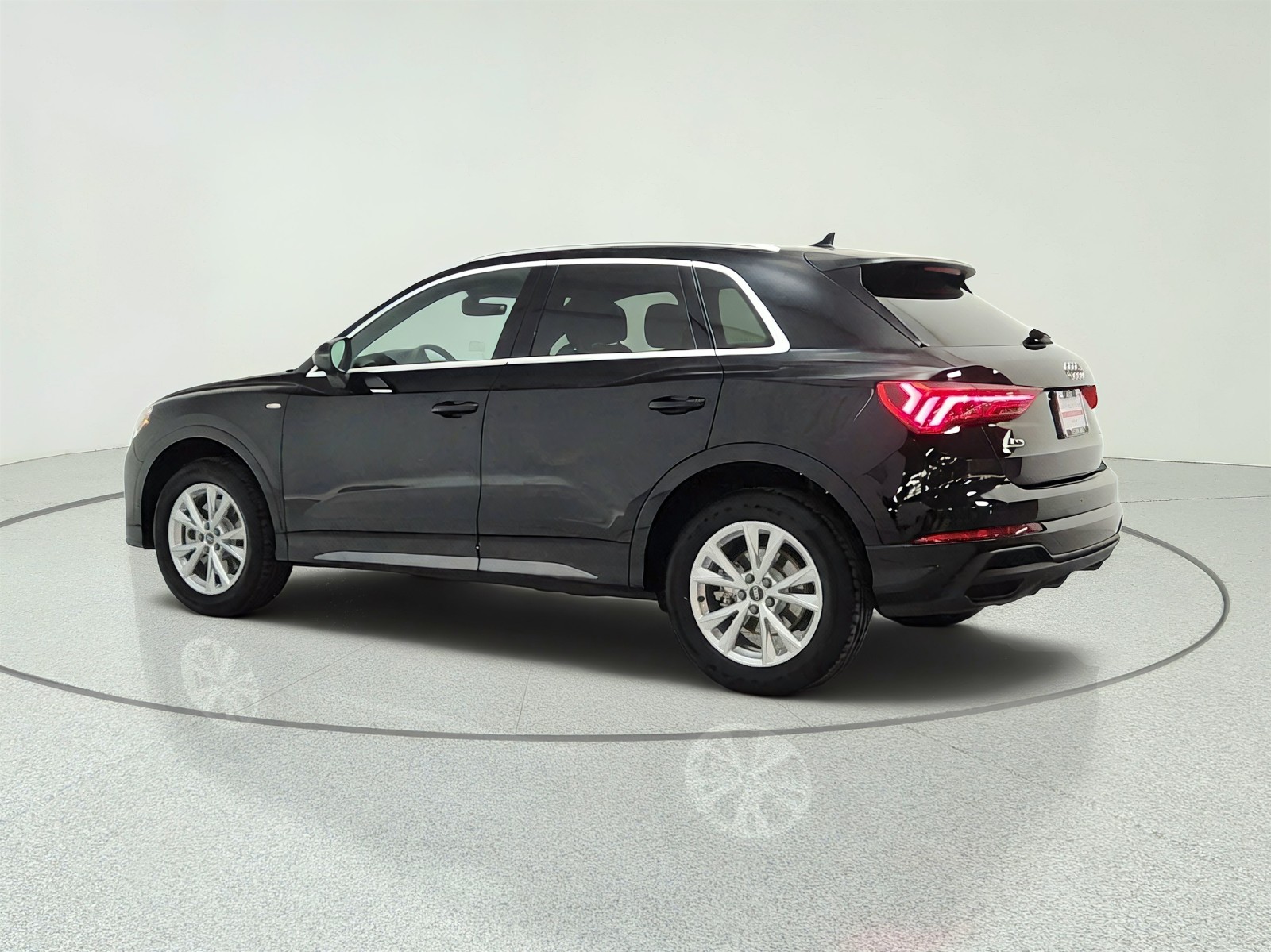 Used 2024 Mythos Black Metallic Audi S line Premium image 7