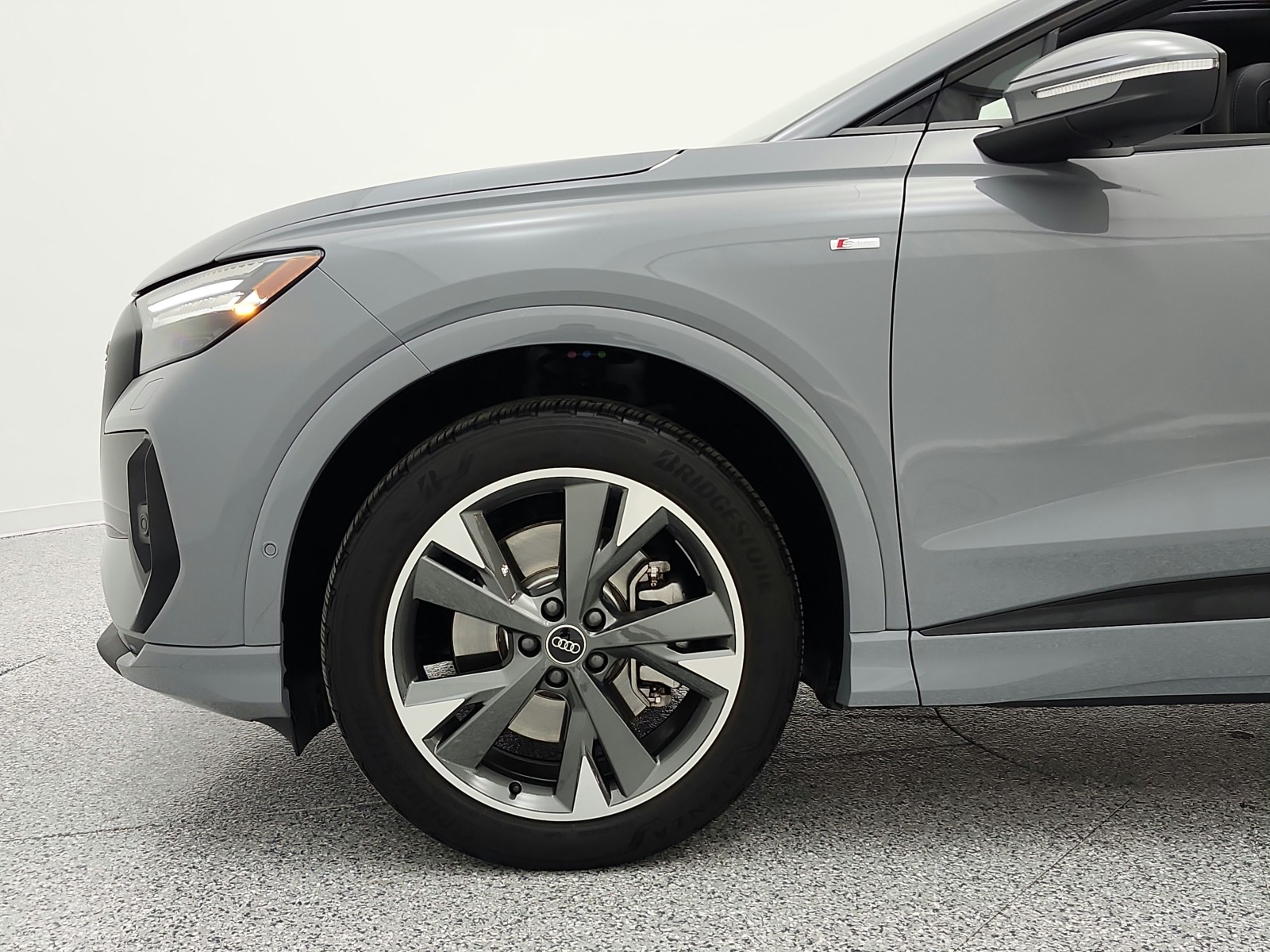 Used 2023 Pebble Gray Audi Prestige 50 quattro image 17