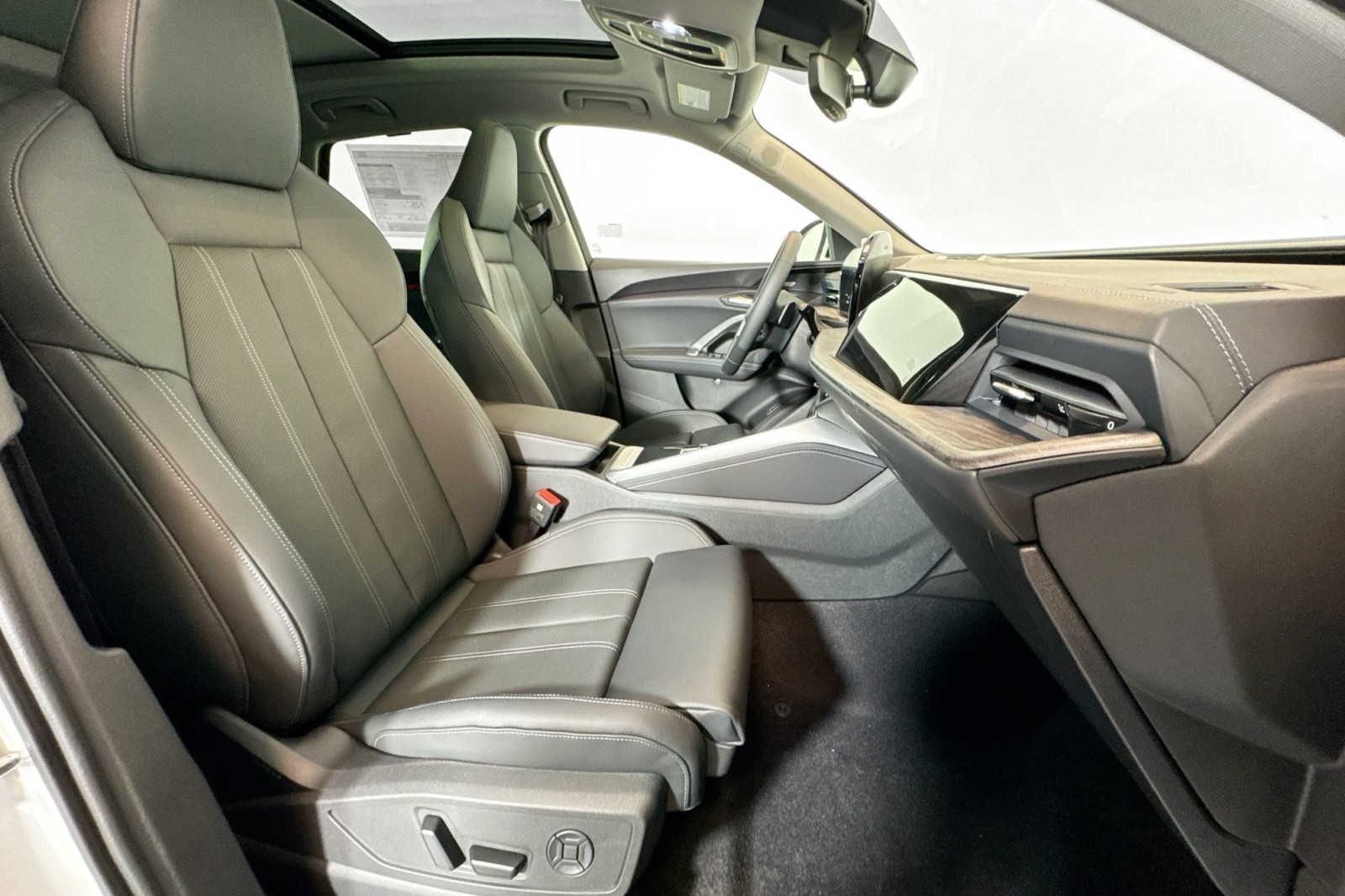 New 2025 Glacier White Metallic Audi Premium Plus 2.0 TFSI quattro image 25