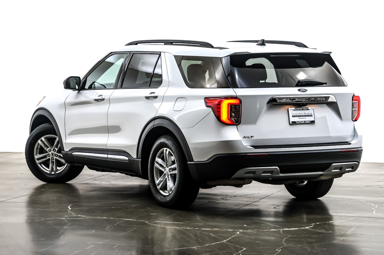 Used 2023 Oxford White Ford XLT RWD image 12