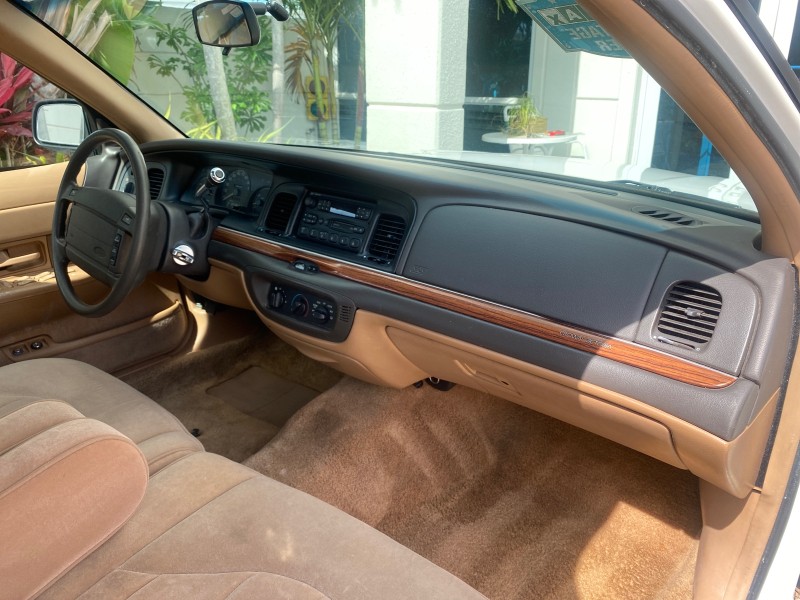1995 Ford Crown Victoria LOW MILES 43,331 in , 