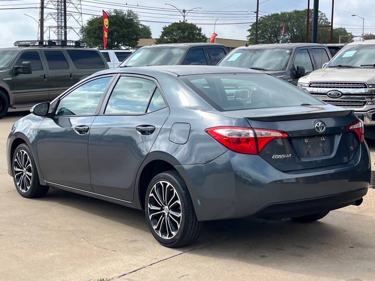 View vehicle photo 4