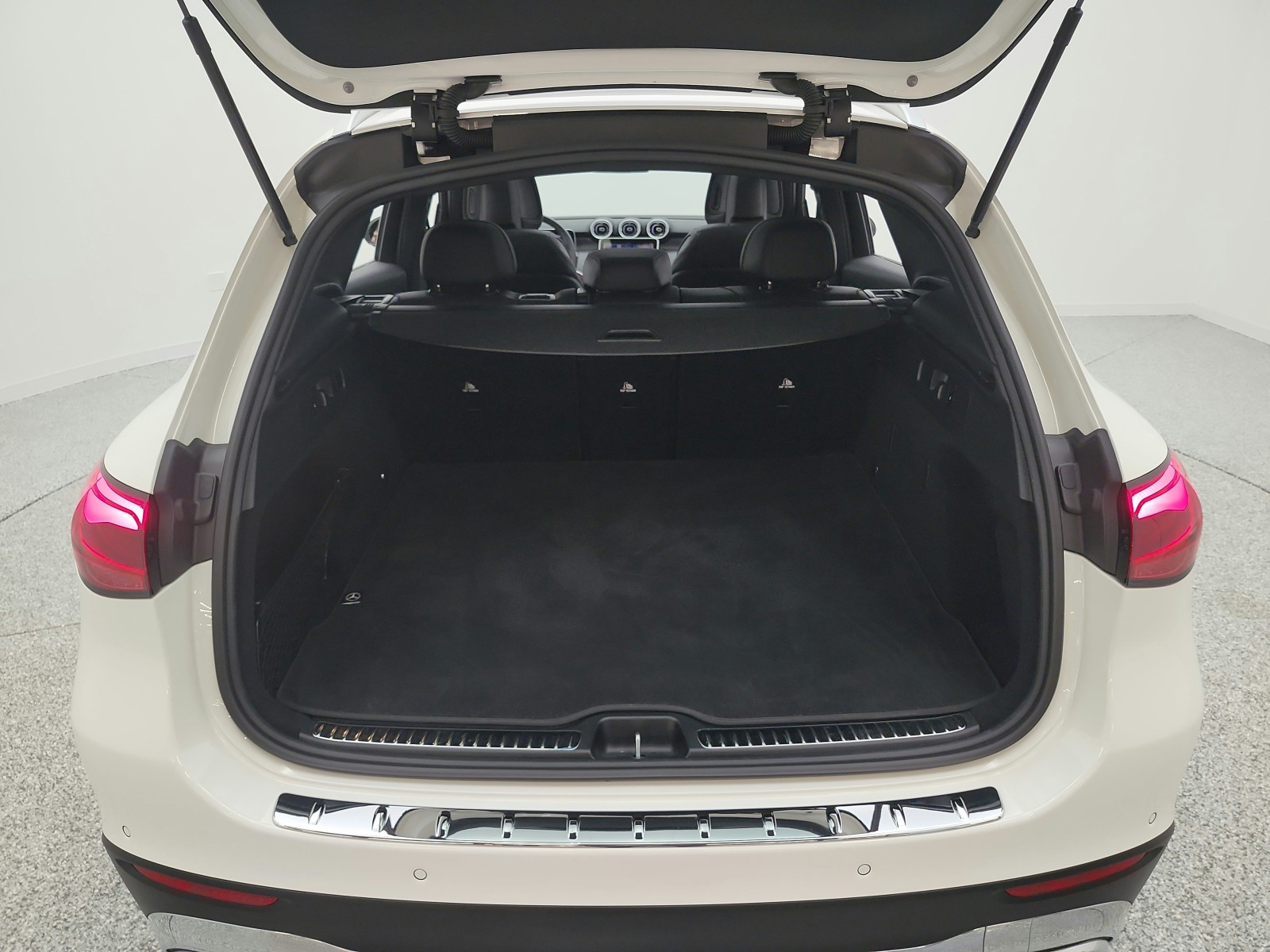 Certified Used 2025 Polar White Mercedes-Benz GLC 300 SUV image 24