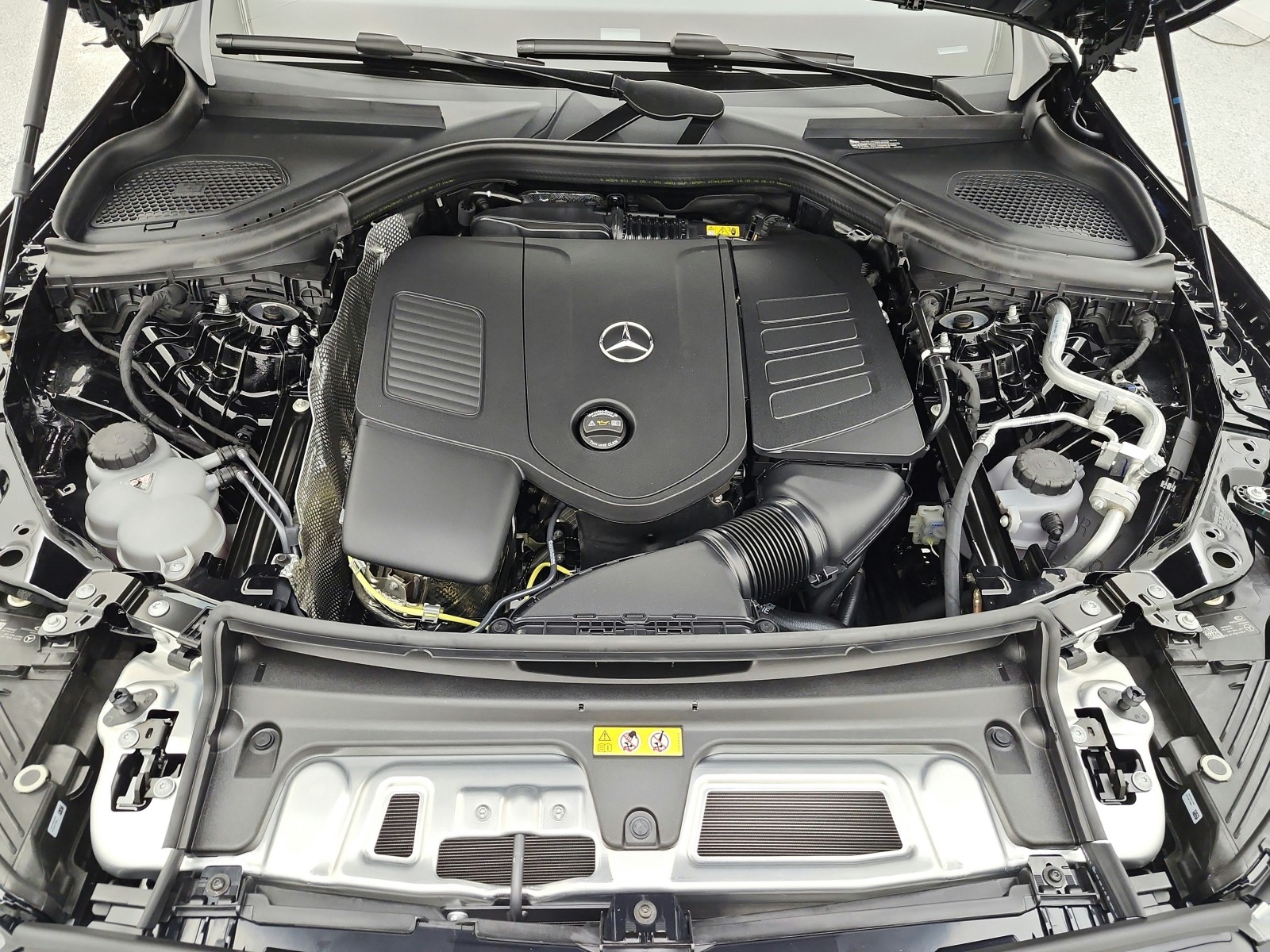 New 2027 Black Mercedes-Benz GLC 300 SUV image 12