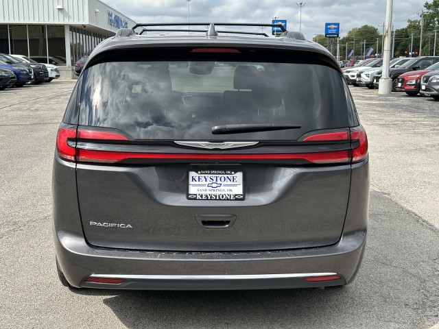 2022 Chrysler Pacifica Touring L 4