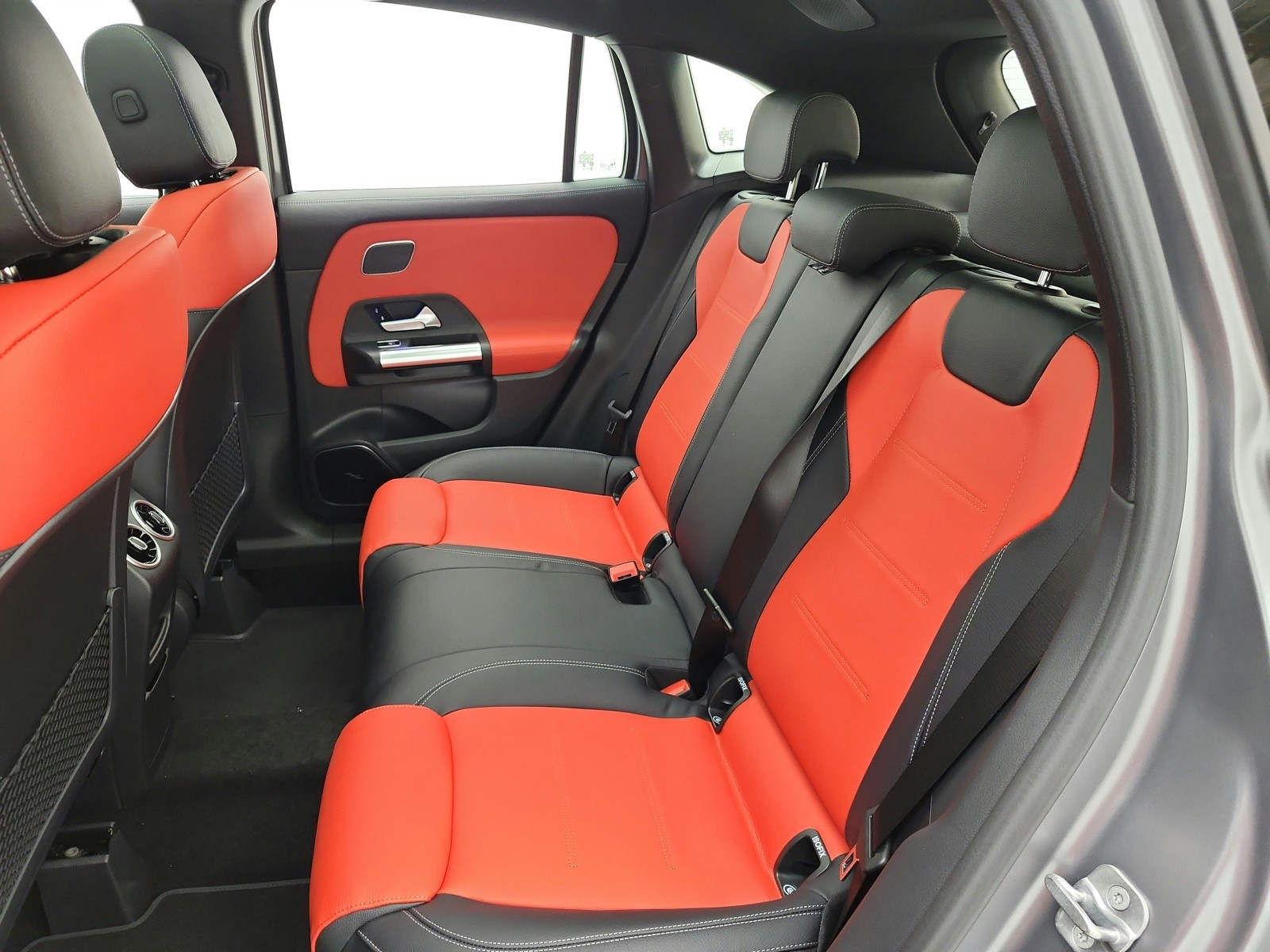 New 2026 MANUFAKTUR Mountain Grey Magno Mercedes-Benz AMG® GLA 35 4MATIC SUV image 11