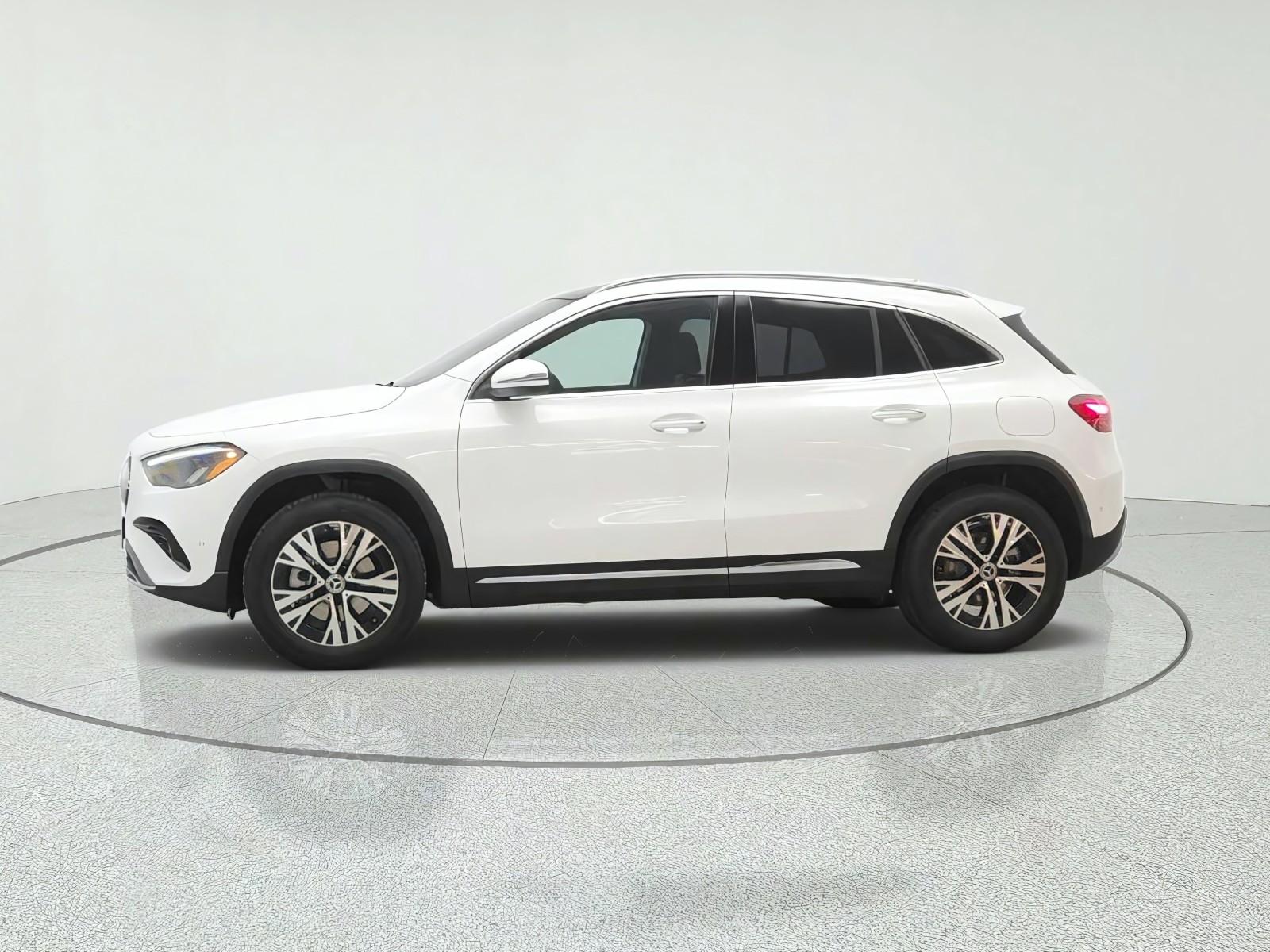 New 2026 Polar White Mercedes-Benz GLA 250 SUV image 8