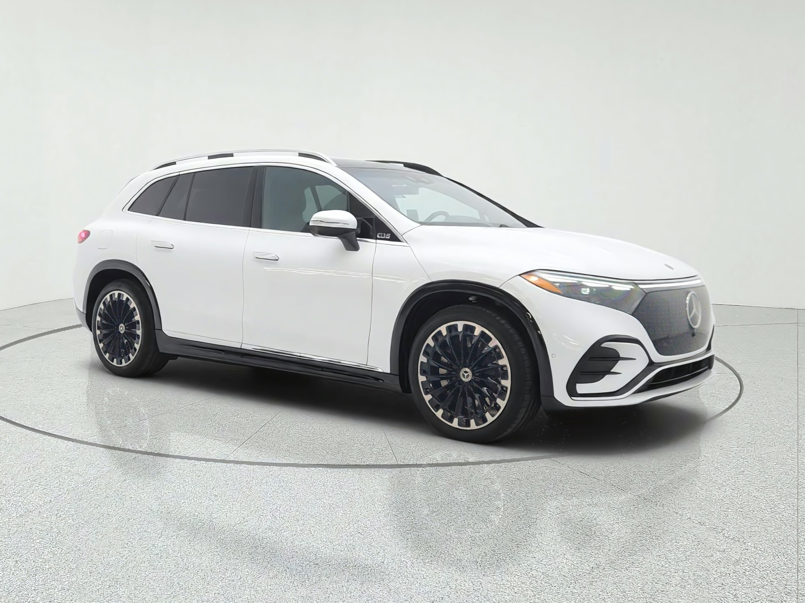 New 2026 MANUFAKTUR Moonlight White Metallic Mercedes-Benz EQS 550 4MATIC® SUV image 3
