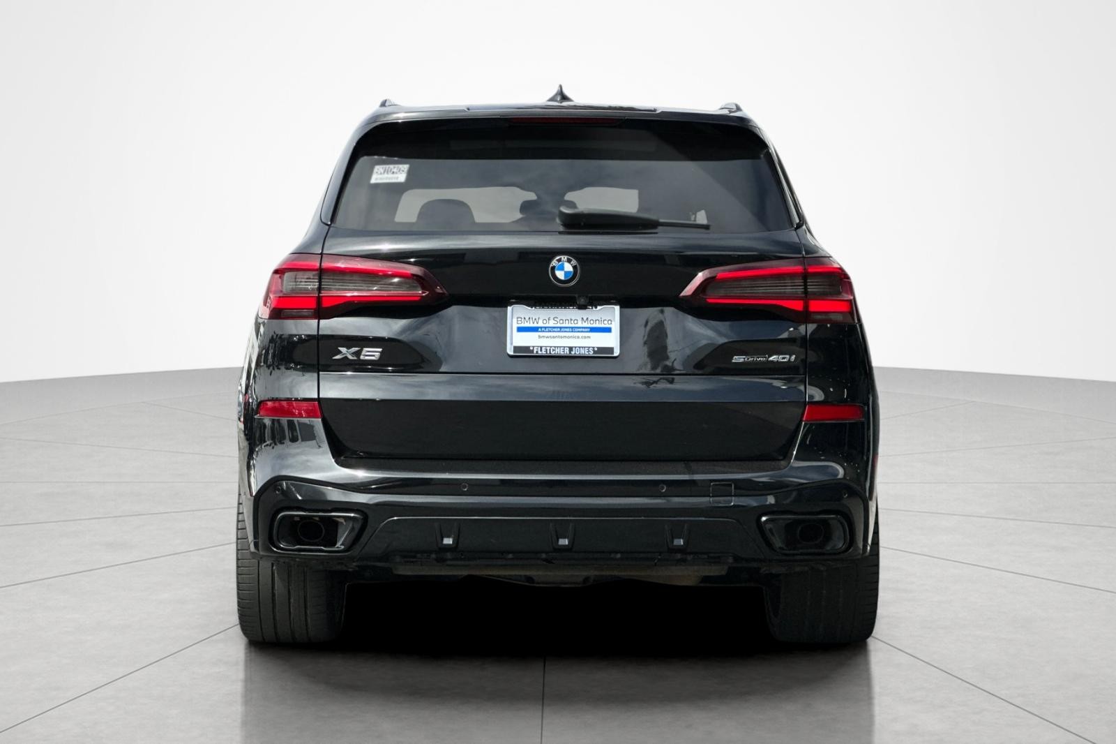 Used 2021 Black Sapphire Metallic BMW sDrive40i image 4