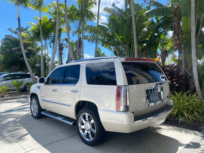 2013 Cadillac Escalade Luxury 1 OWNER LOW MILES 70,251 in ,