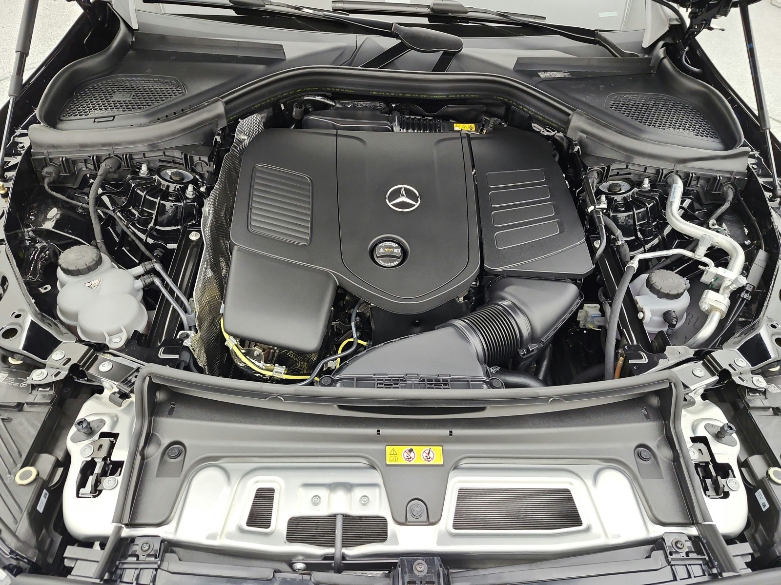 New 2027 Black Mercedes-Benz GLC 300 SUV image 12