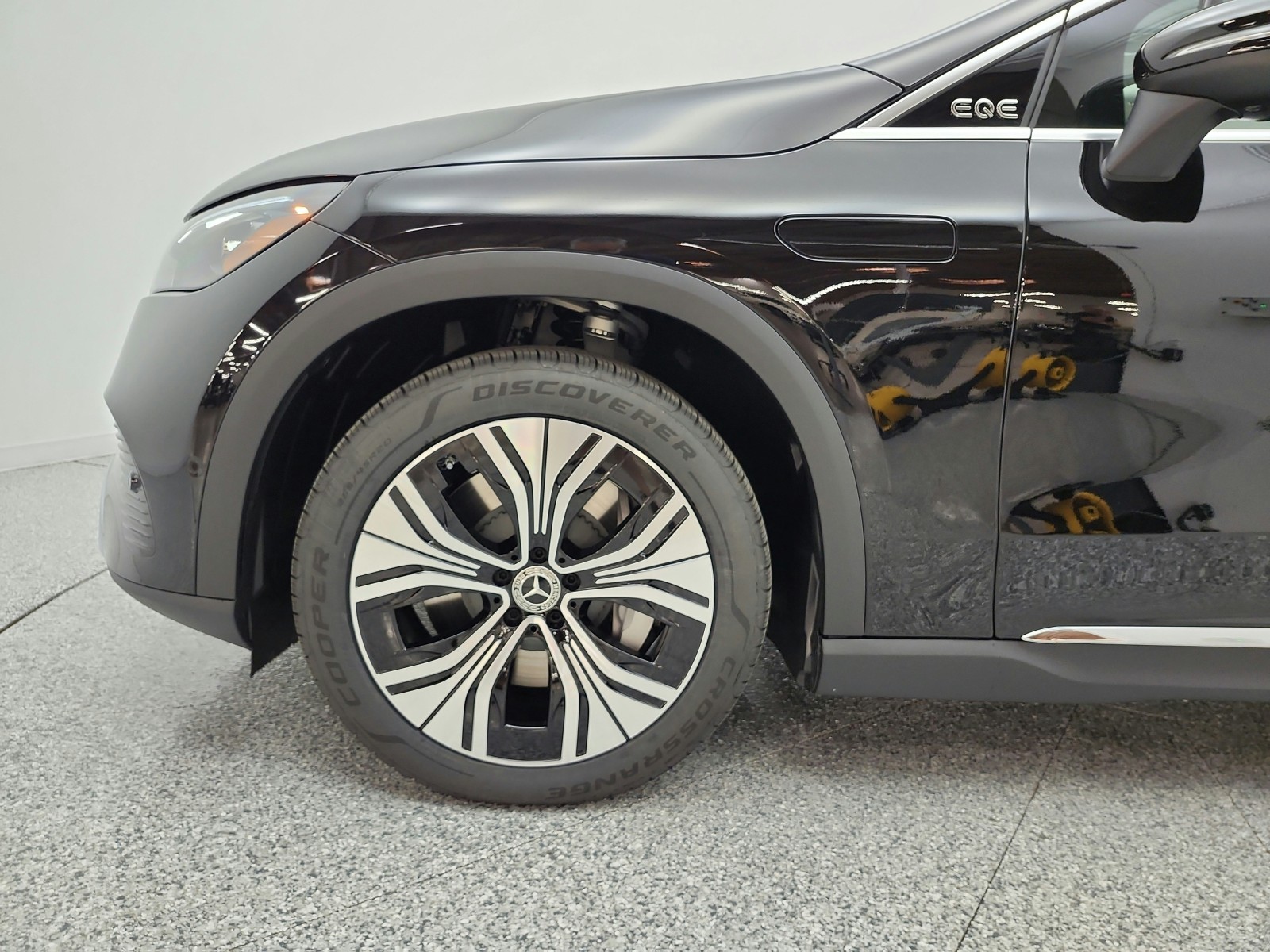 New 2027 Black Mercedes-Benz EQE 320 4MATIC® SUV image 14