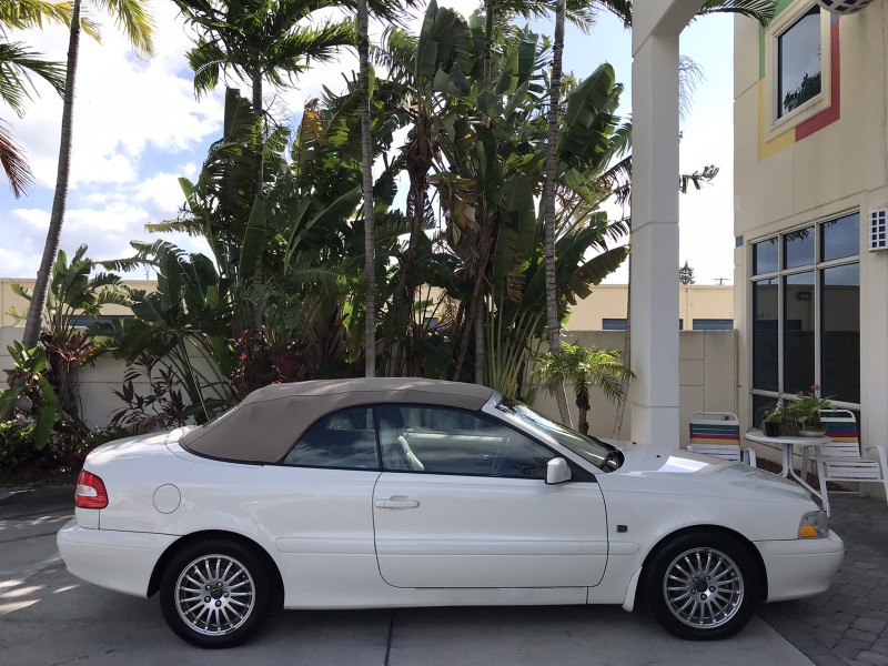 2004 Volvo C70 2-Owner Clean CarFax Fully Loaded Low Miles in , 