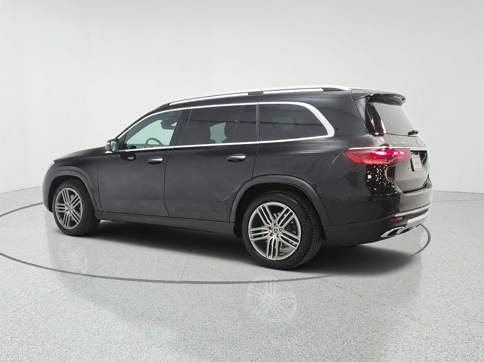 Certified Used 2026 Obsidian Black Metallic Mercedes-Benz GLS 450 4MATIC® SUV image 7